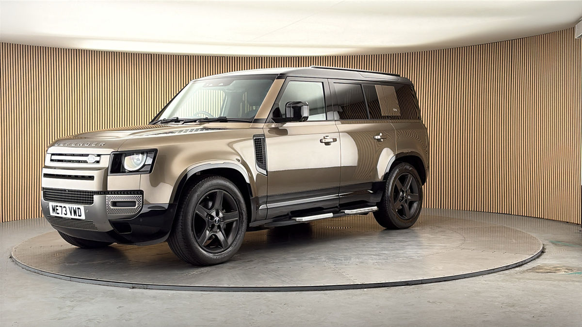 Land Rover Defender 110 Image 20