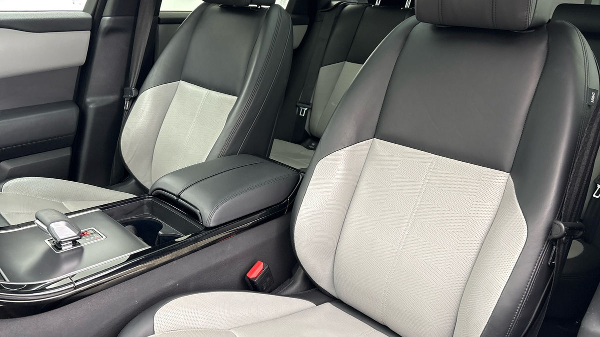 Land Rover Range Rover Velar Image 7