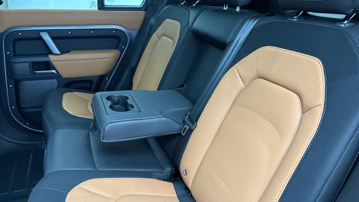 Land Rover Defender 110 Urban Image 9