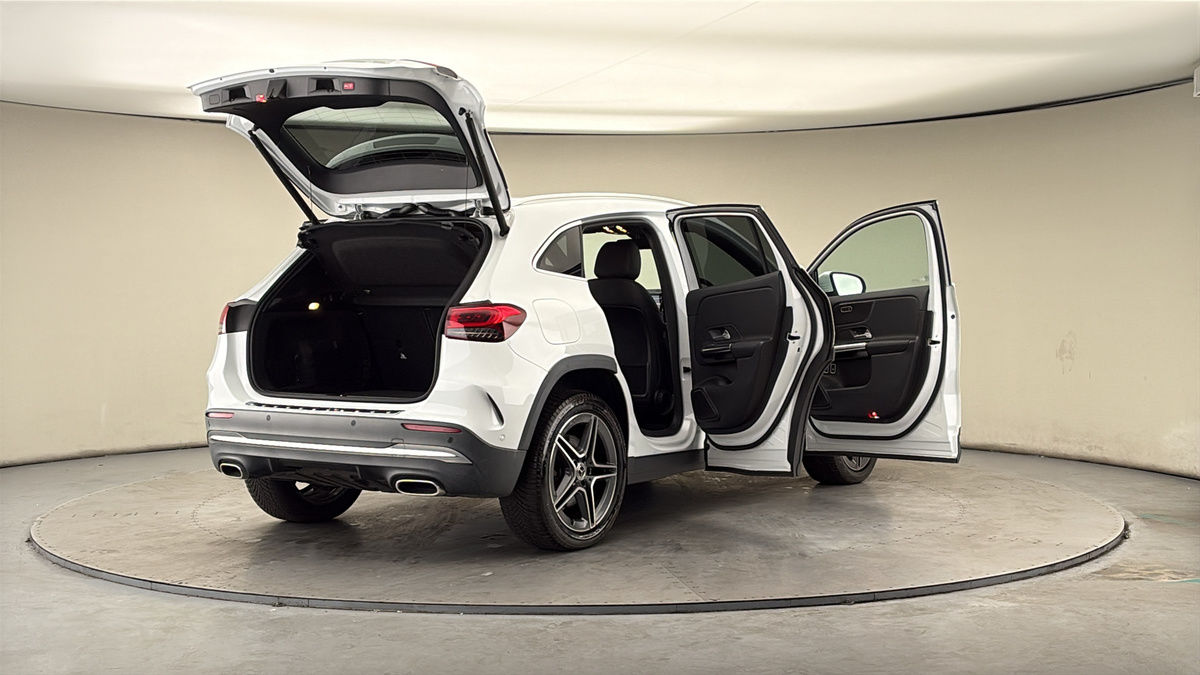 More views of Mercedes-Benz GLA