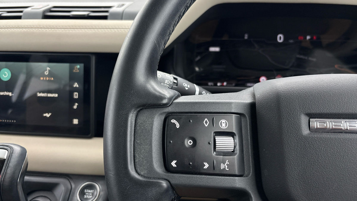 Land Rover Defender 110 Image 13