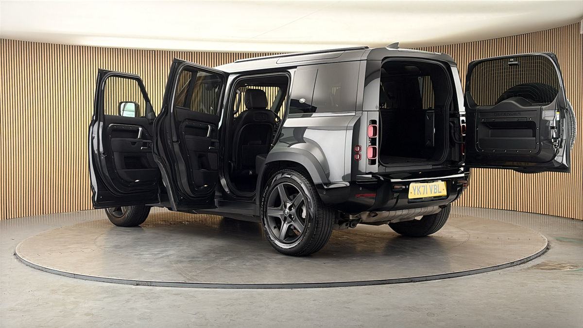 More views of Land Rover Defender 110