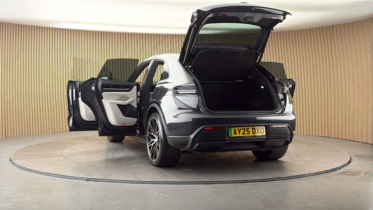 More views of Porsche Macan
