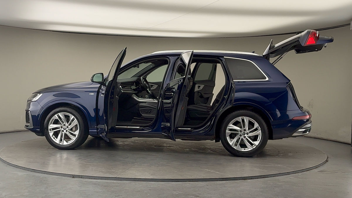 More views of Audi Q7