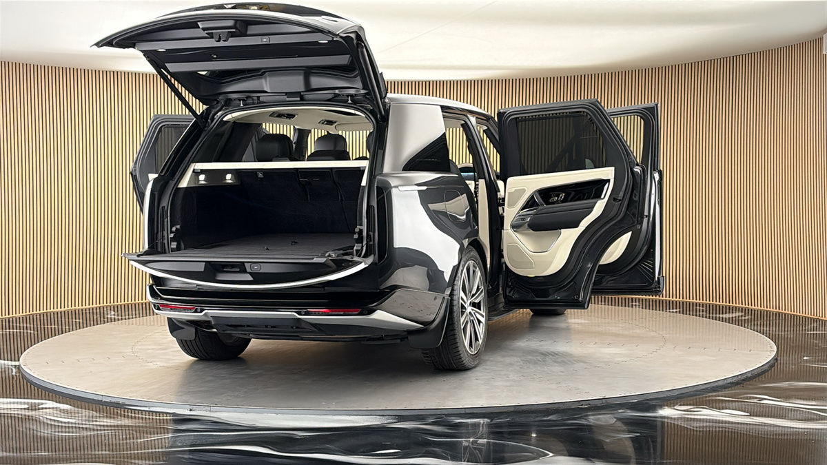 More views of Land Rover Range Rover