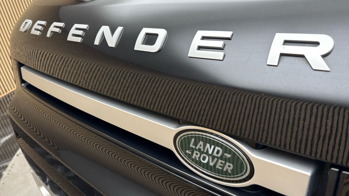Land Rover Defender 90 Image 24