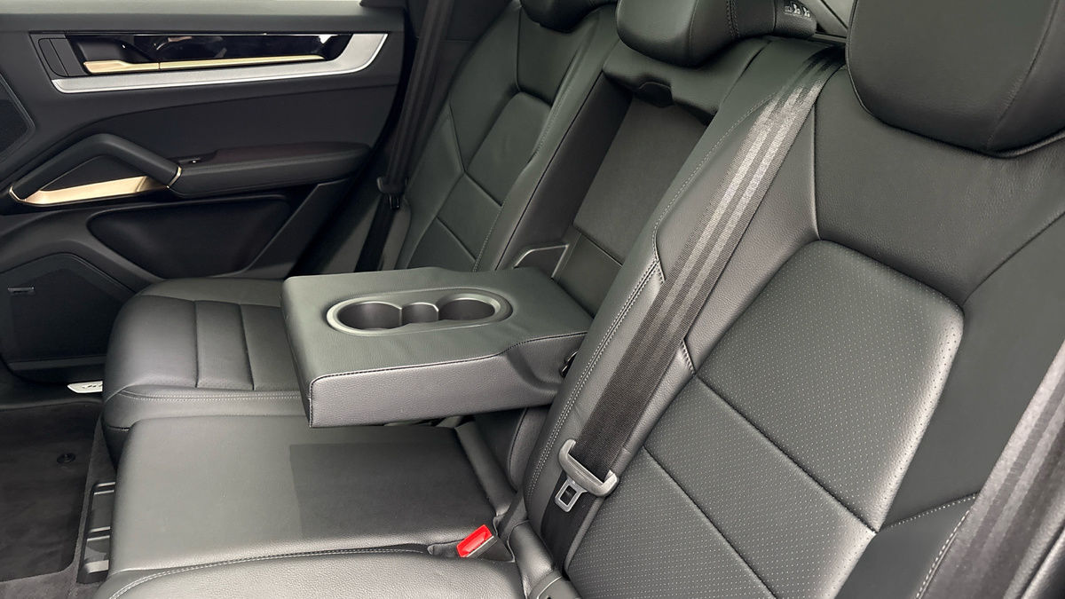 Porsche Cayenne Image 9