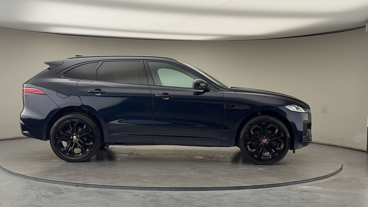 Jaguar F-PACE Image 16