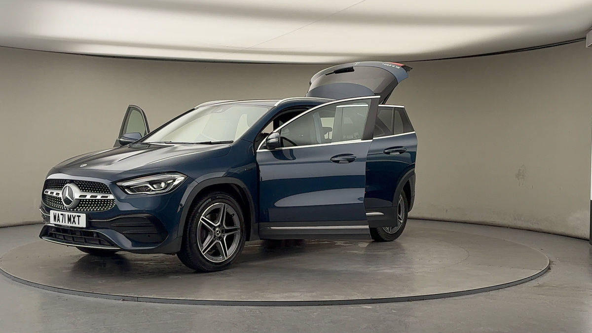 More views of Mercedes-Benz GLA