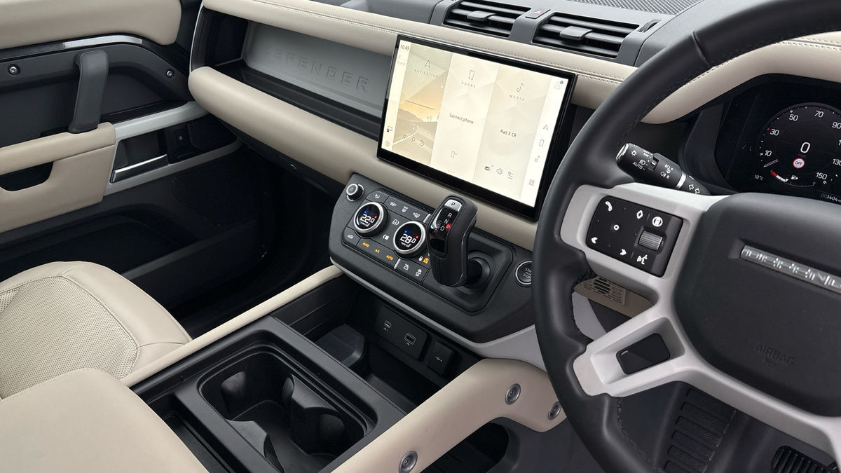 Land Rover Defender 90 Image 18