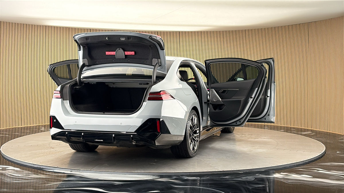 More views of BMW i5