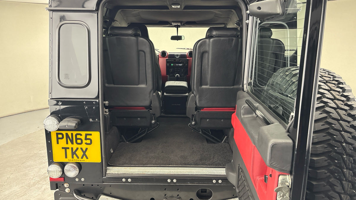 Land Rover Defender 90 Image 11