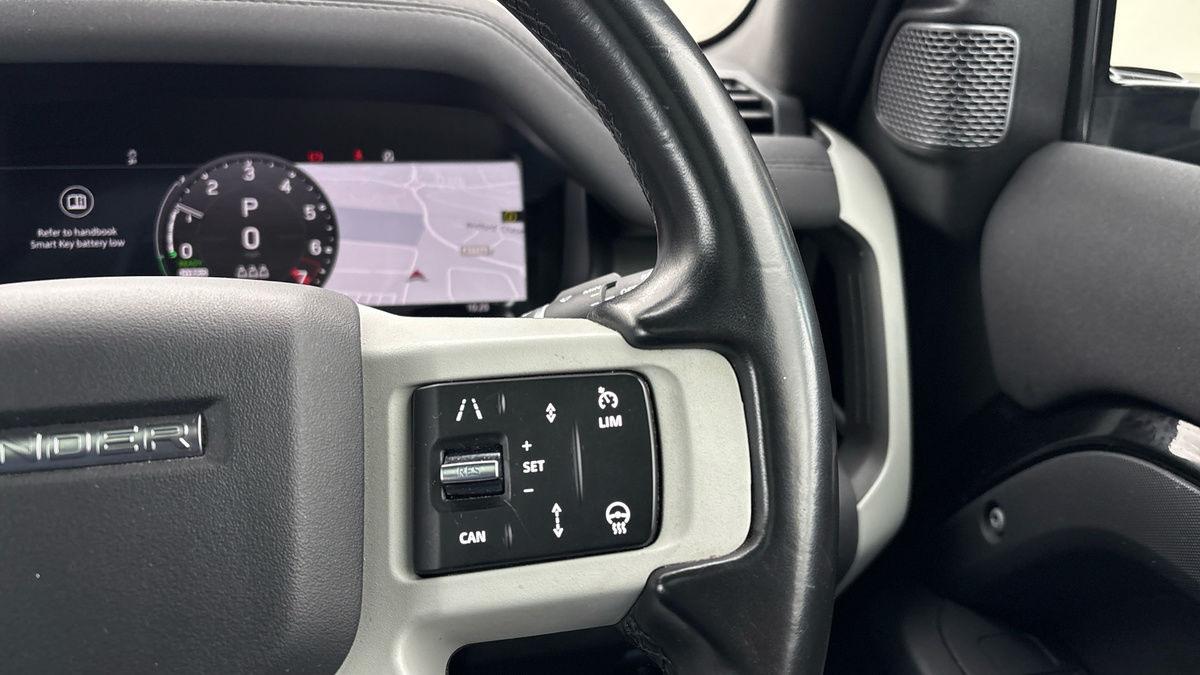 Land Rover Defender 110 Image 14