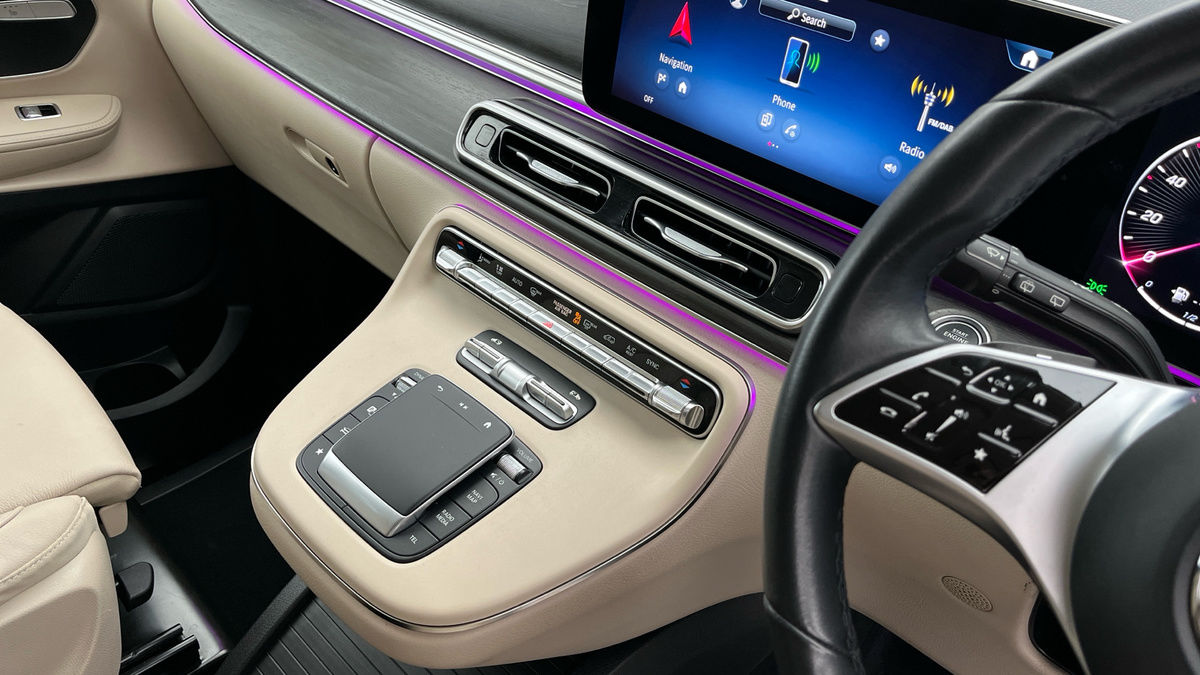 Mercedes-Benz V Class Image 18