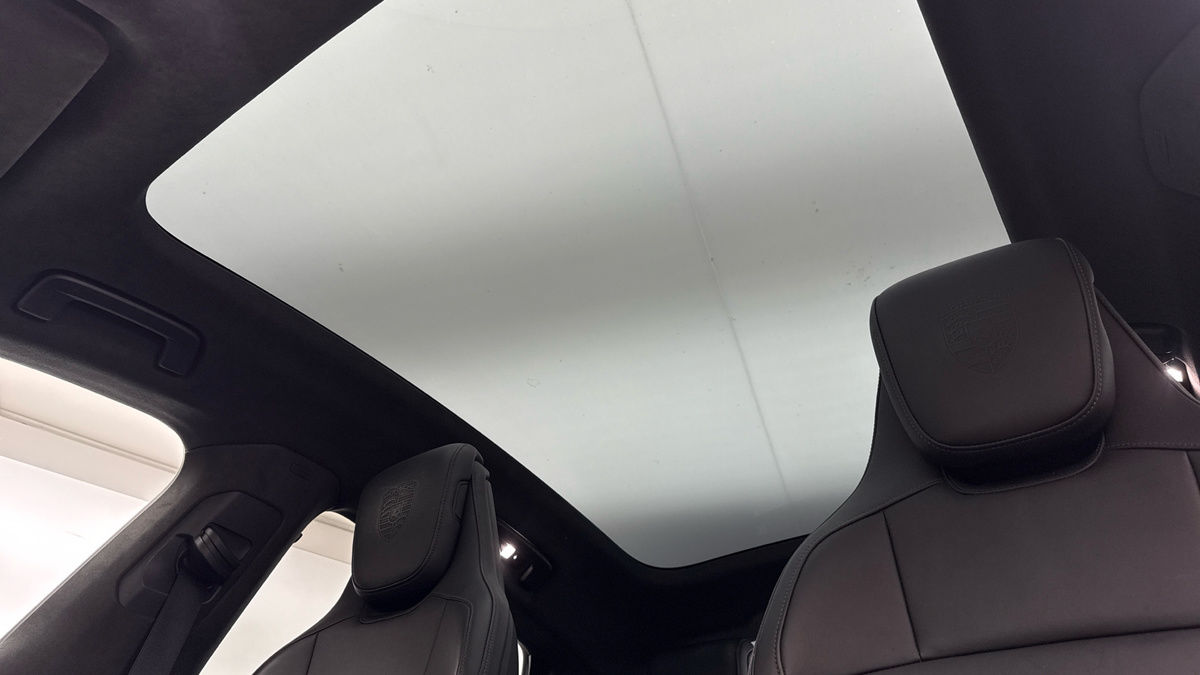 Porsche Taycan Image 4
