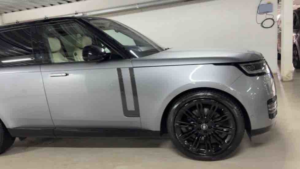 More views of Land Rover Range Rover