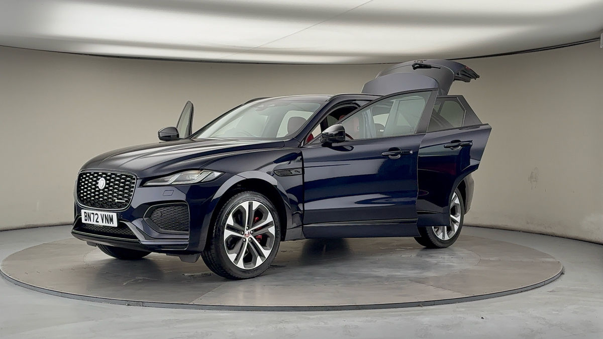Jaguar F-PACE Image 22