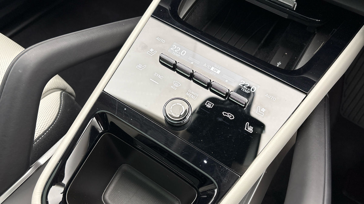 Porsche Cayenne Image 25
