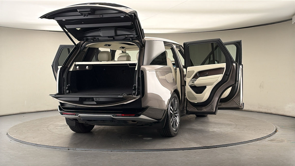 More views of Land Rover Range Rover