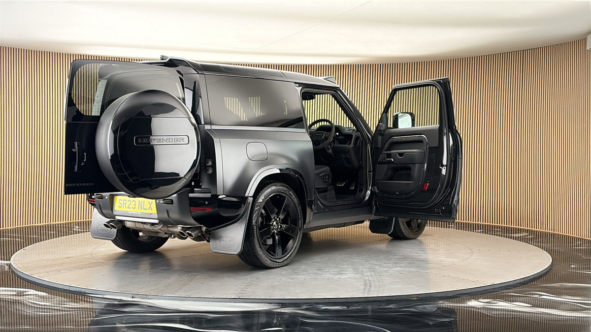 More views of Land Rover Defender 90