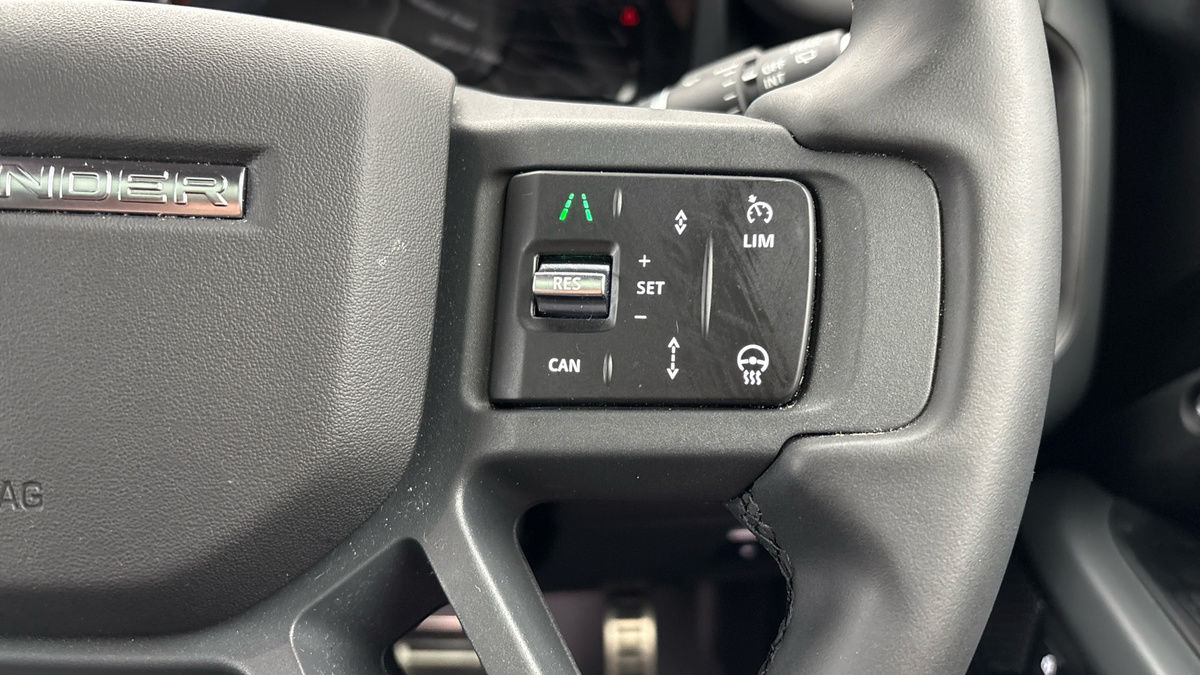 Land Rover Defender 110 Image 14