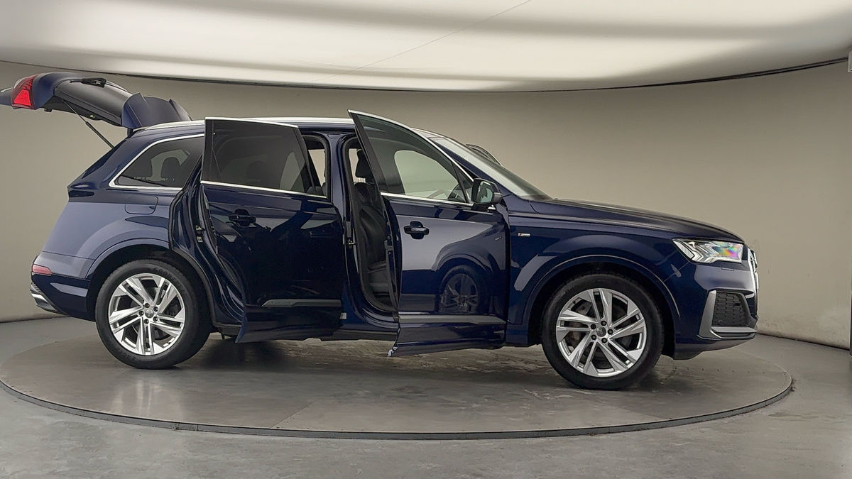 More views of Audi Q7