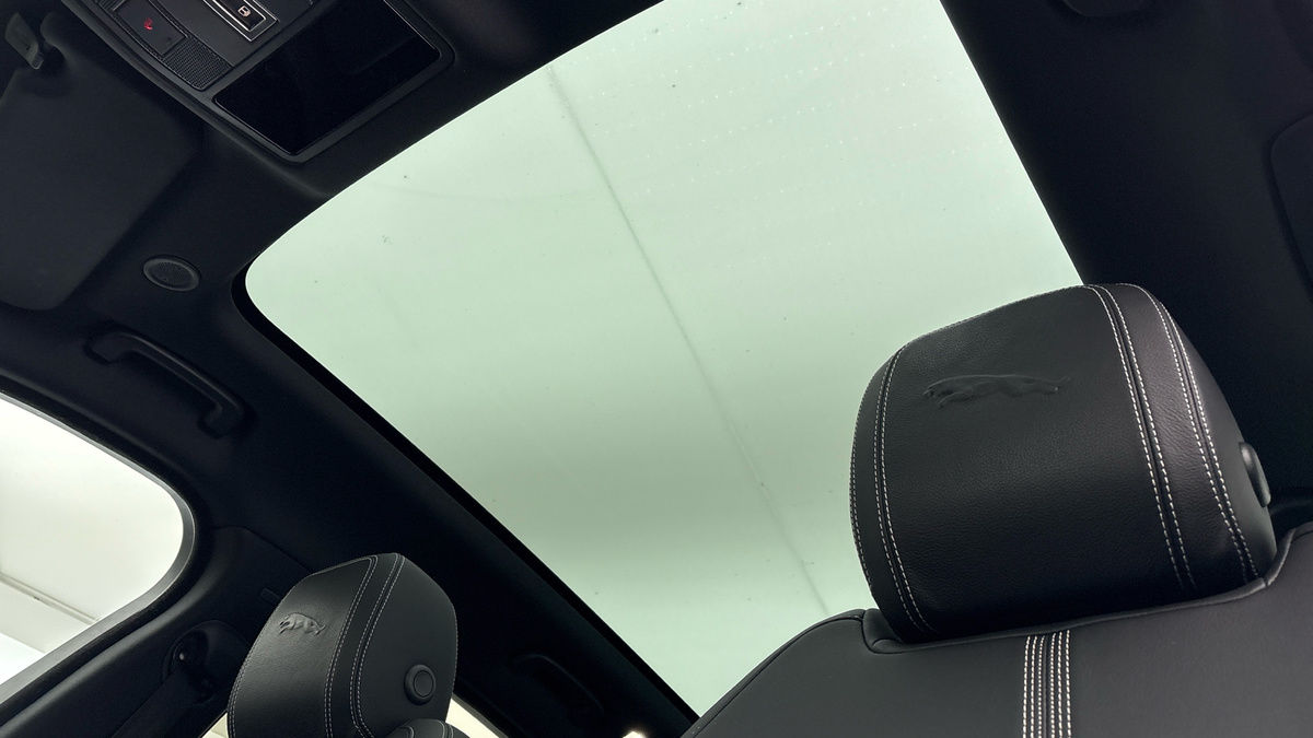 Jaguar F-PACE Image 6