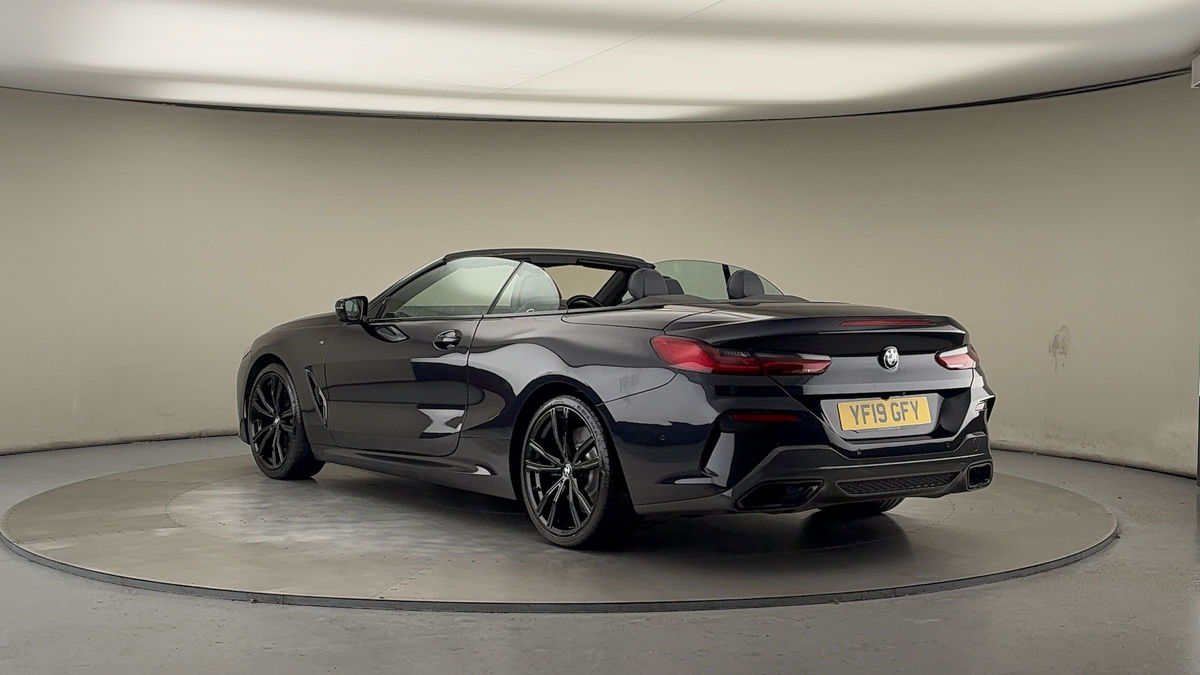 BMW 8 Series Image 2