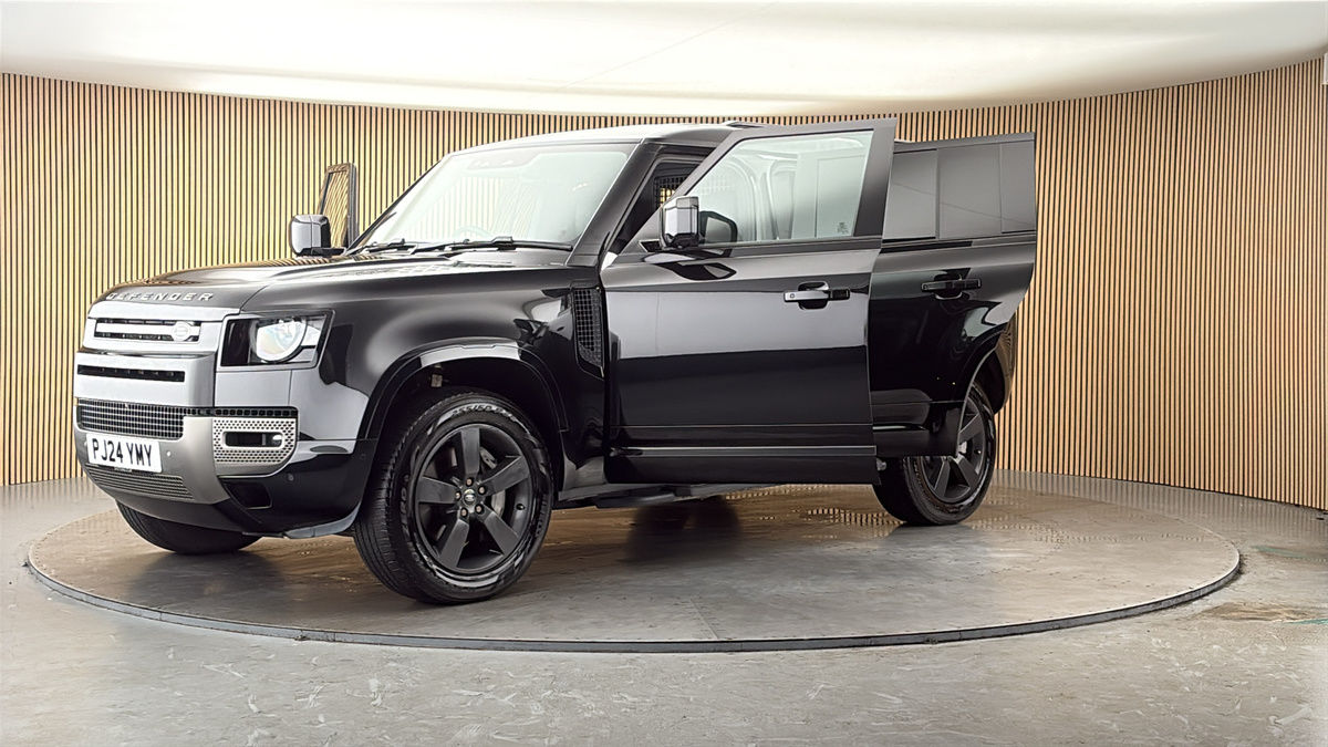 Land Rover Defender 110 Image 22