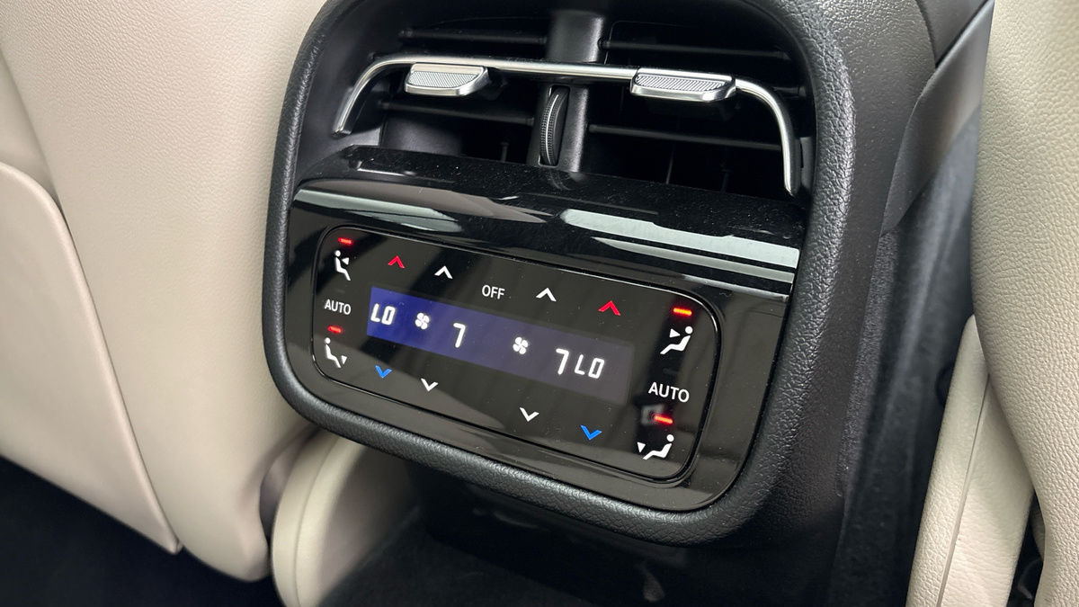 Mercedes-Benz E Class Image 32