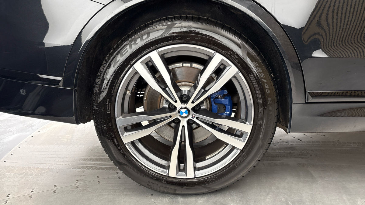 BMW X7 Image 10