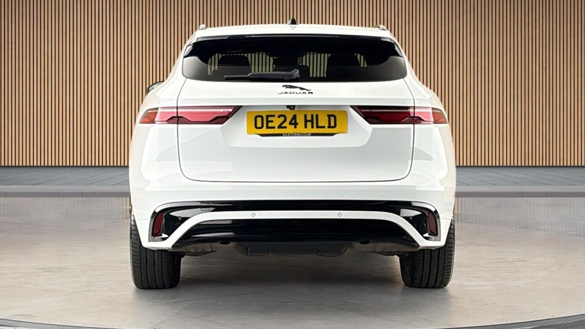 Jaguar F-PACE Image 4