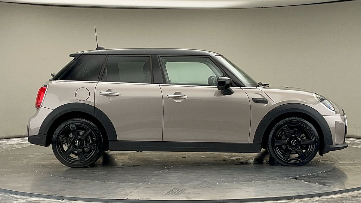 MINI Hatch Image 16