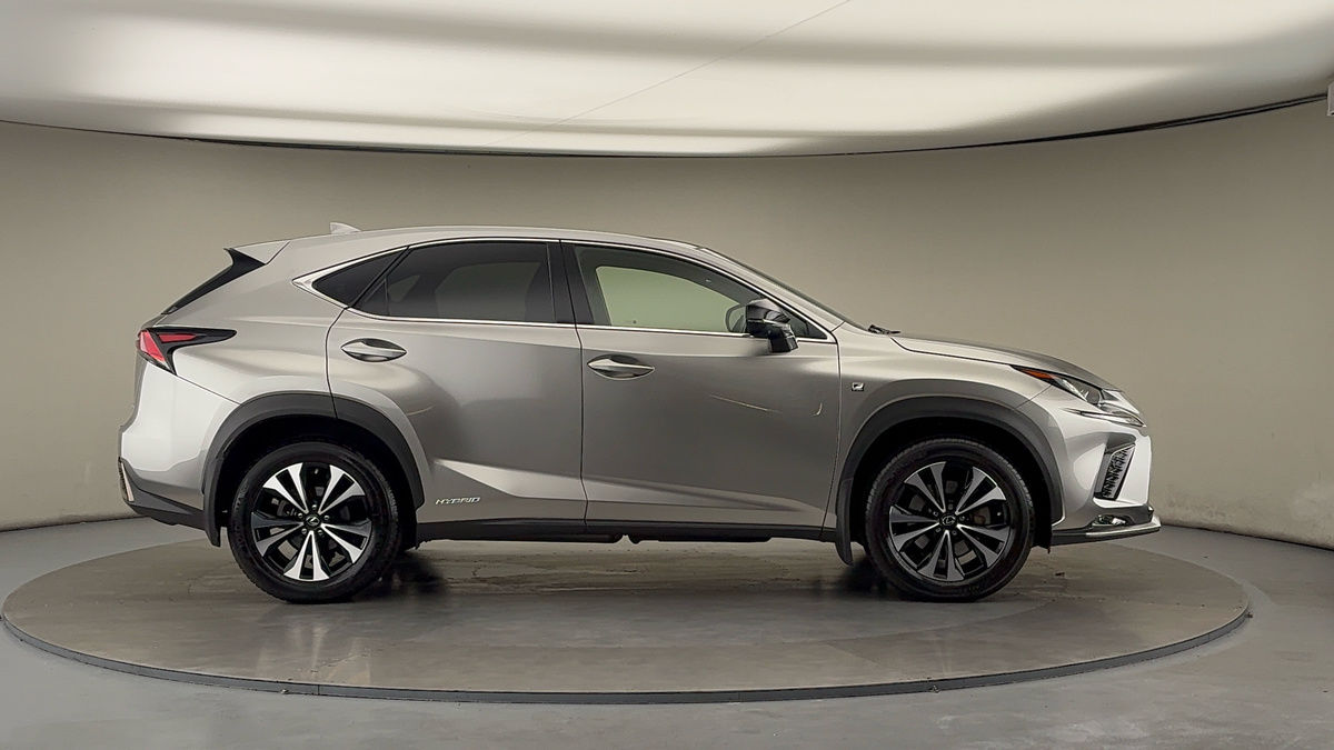 Lexus NX Image 16