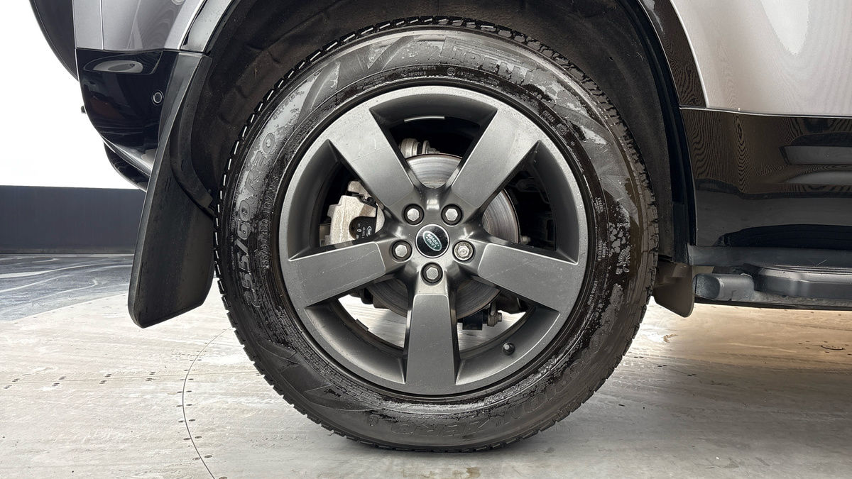 Land Rover Defender 110 Image 10