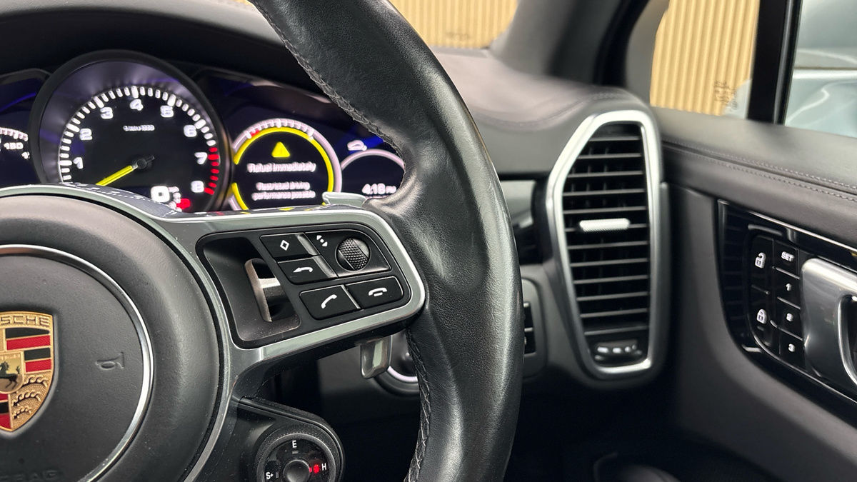 Porsche Cayenne Image 14