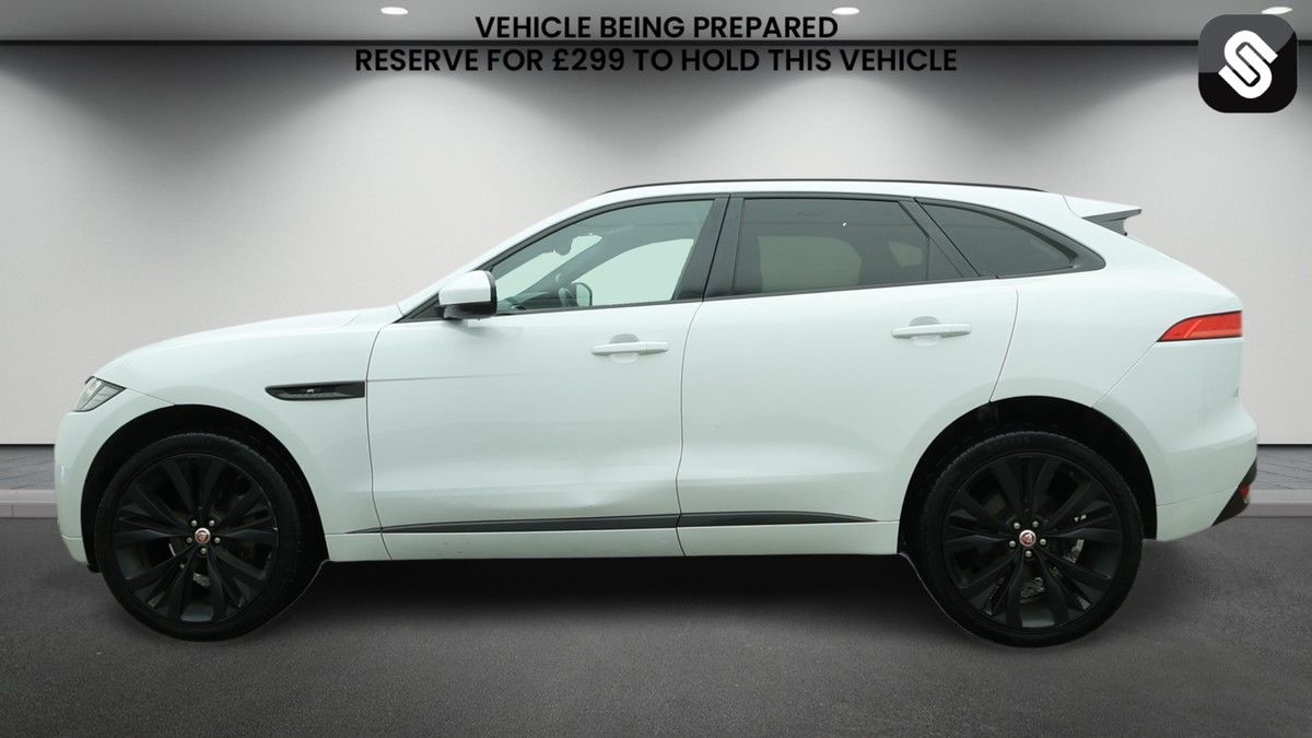 Jaguar F-PACE Image 6