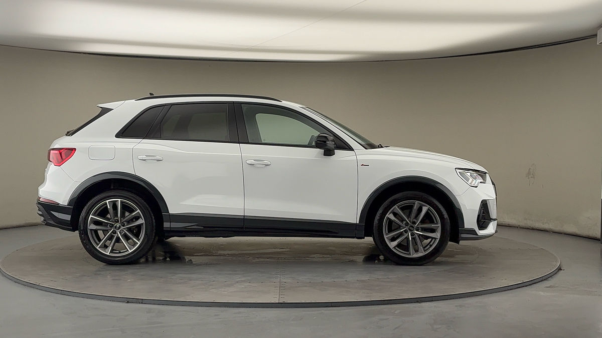 Audi Q3 Image 16