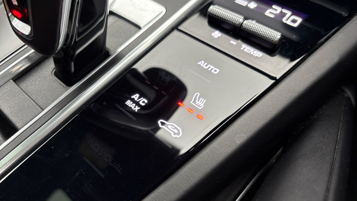Porsche Cayenne Image 30