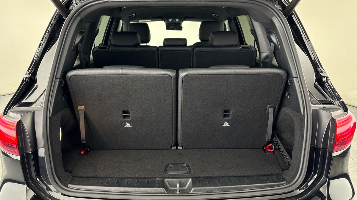 Mercedes-Benz GLB Image 11