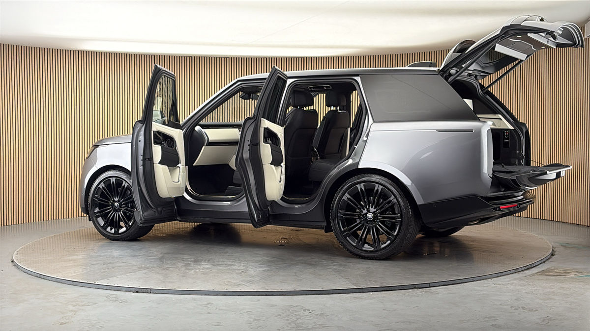 More views of Land Rover Range Rover