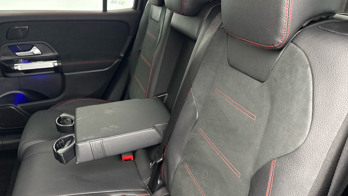 Mercedes-Benz GLB Image 9