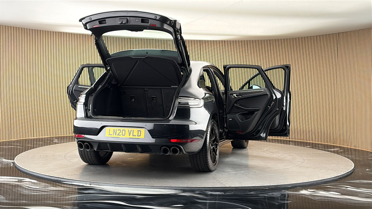 More views of Porsche Macan