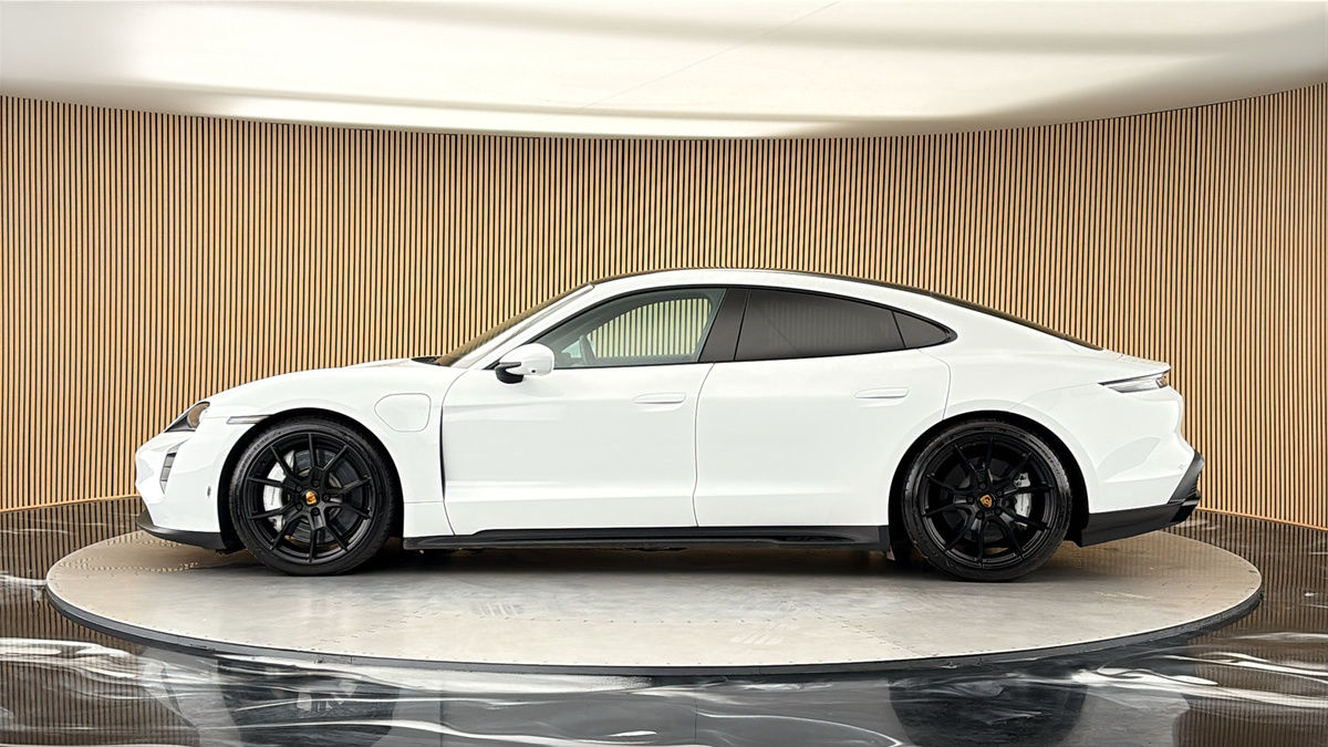 Porsche Taycan Image 15