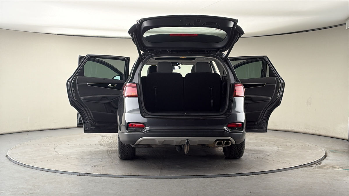 More views of Kia Sorento