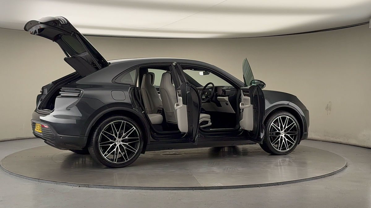 More views of Porsche Macan