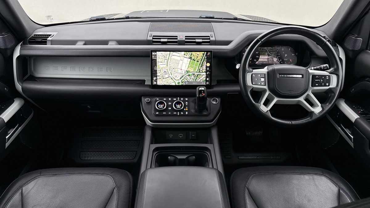 Land Rover Defender 110 Image 12