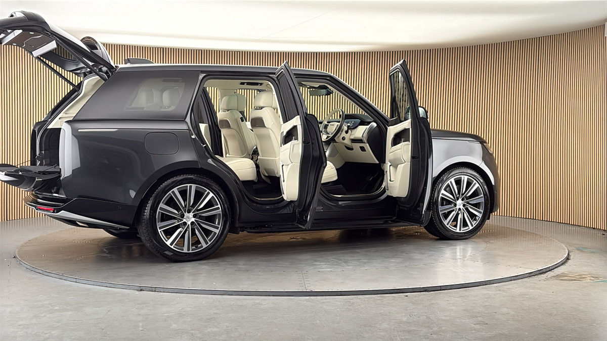 More views of Land Rover Range Rover