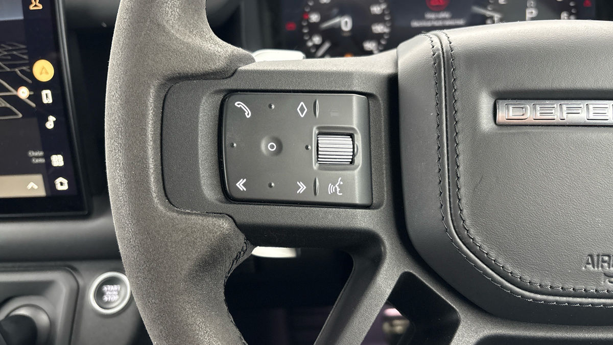 Land Rover Defender 90 Image 13