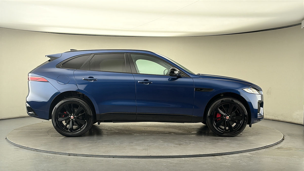 Jaguar F-PACE Image 16